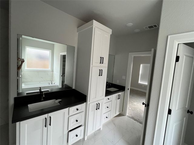 16 Greystone Court, Angleton, TX 77515