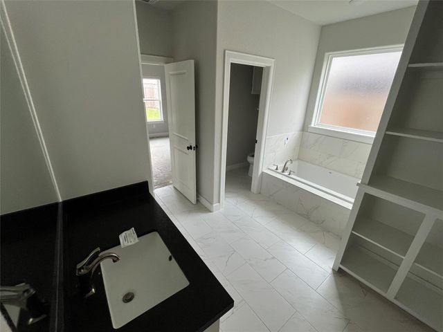 16 Greystone Court, Angleton, TX 77515