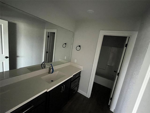 16 Greystone Court, Angleton, TX 77515