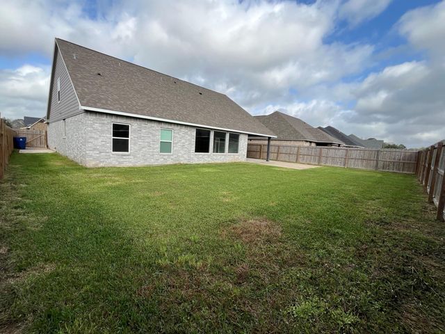 16 Greystone Court, Angleton, TX 77515