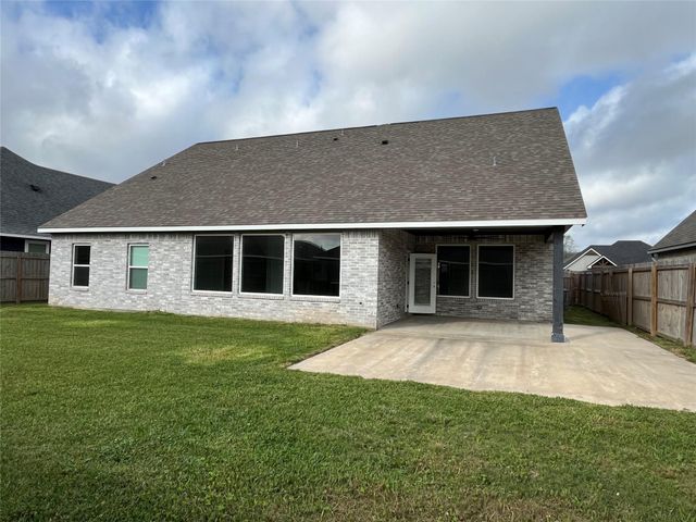 16 Greystone Court, Angleton, TX 77515