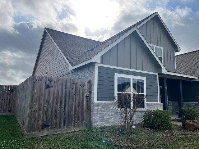 16 Greystone Court, Angleton, TX 77515