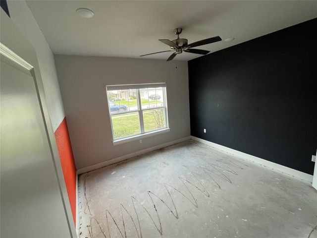 16 Greystone Court, Angleton, TX 77515