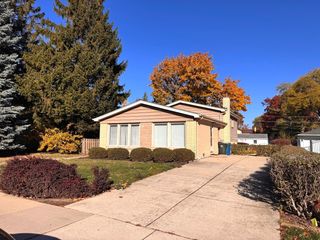 1042 W Central Road, Mount Prospect, IL 60056