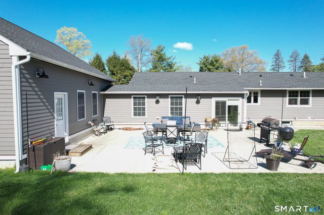 28 Maplewood Lane, North Branford, CT 06472