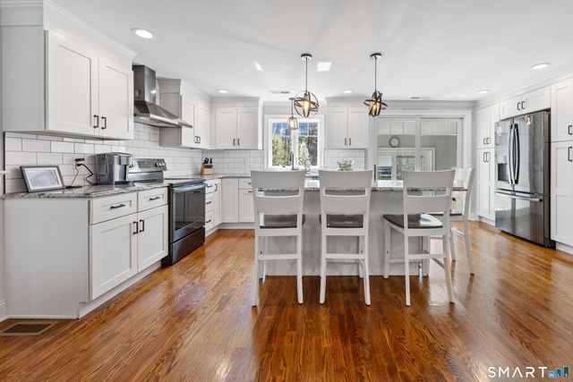 28 Maplewood Lane, North Branford, CT 06472