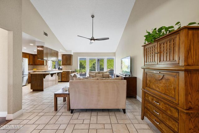 675 Whispering Oaks Place, Newbury Park, CA 91320