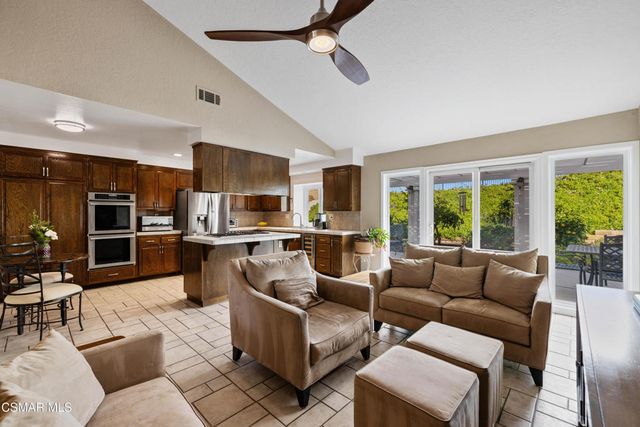 675 Whispering Oaks Place, Newbury Park, CA 91320