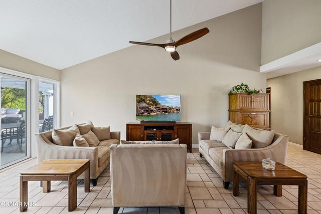 675 Whispering Oaks Place, Newbury Park, CA 91320