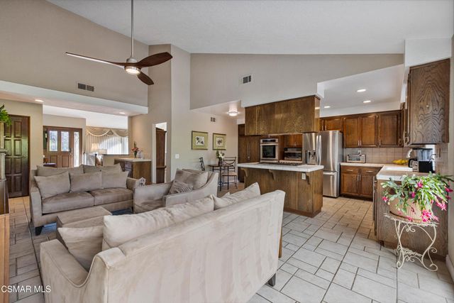 675 Whispering Oaks Place, Newbury Park, CA 91320