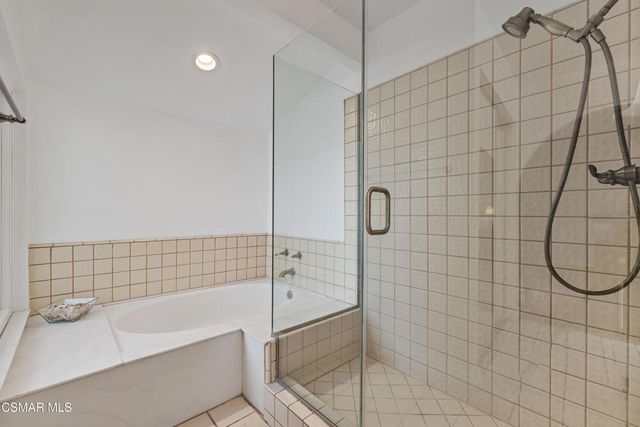 675 Whispering Oaks Place, Newbury Park, CA 91320