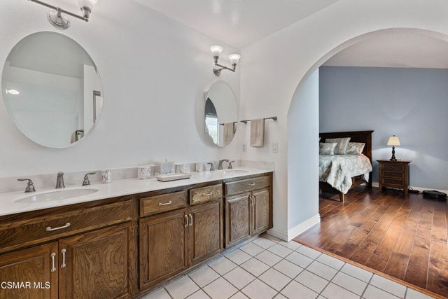 675 Whispering Oaks Place, Newbury Park, CA 91320