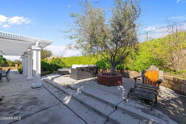 675 Whispering Oaks Place, Newbury Park, CA 91320