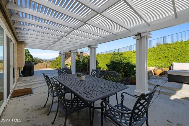 675 Whispering Oaks Place, Newbury Park, CA 91320