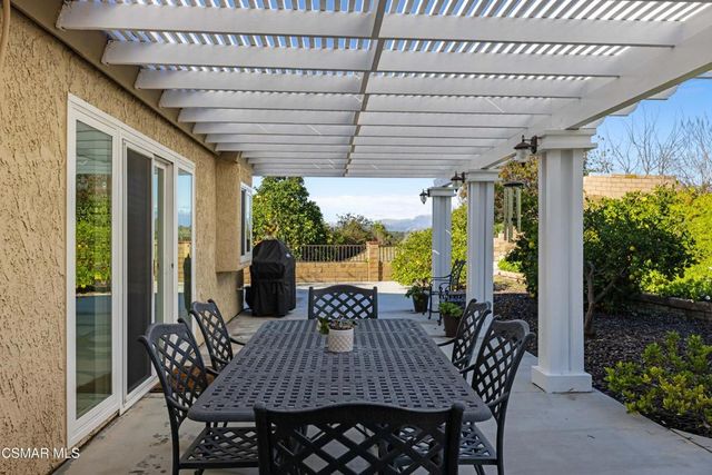 675 Whispering Oaks Place, Newbury Park, CA 91320