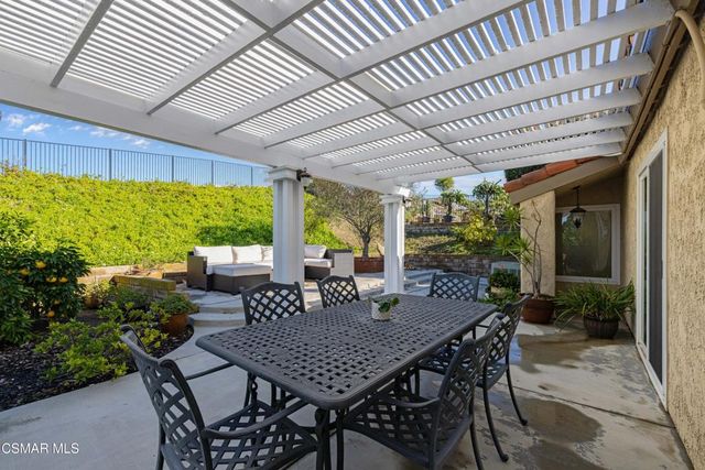 675 Whispering Oaks Place, Newbury Park, CA 91320