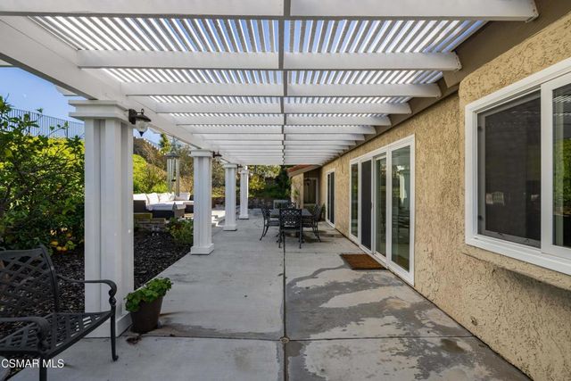 675 Whispering Oaks Place, Newbury Park, CA 91320