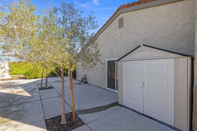 675 Whispering Oaks Place, Newbury Park, CA 91320