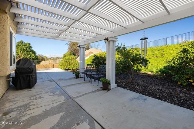 675 Whispering Oaks Place, Newbury Park, CA 91320