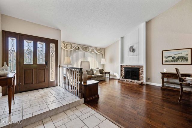 675 Whispering Oaks Place, Newbury Park, CA 91320