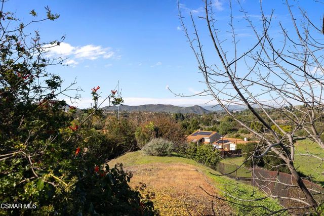 675 Whispering Oaks Place, Newbury Park, CA 91320