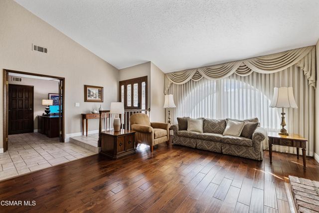 675 Whispering Oaks Place, Newbury Park, CA 91320