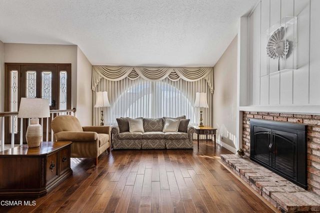 675 Whispering Oaks Place, Newbury Park, CA 91320