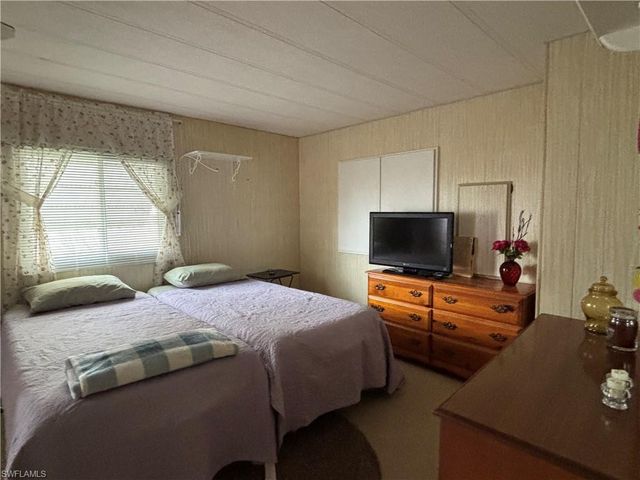 207 Harvest LN, North Fort Myers, FL 33917