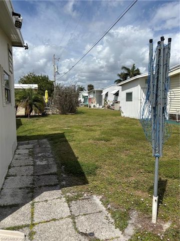 207 Harvest LN, North Fort Myers, FL 33917