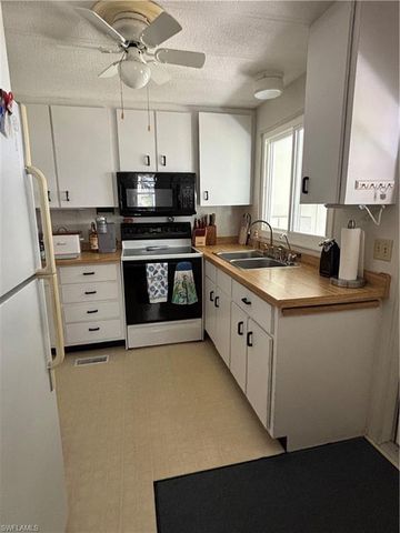 207 Harvest LN, North Fort Myers, FL 33917