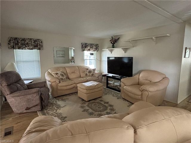 207 Harvest LN, North Fort Myers, FL 33917