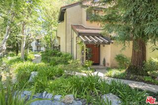 21901 Burbank 197, Woodland Hills, CA 91367