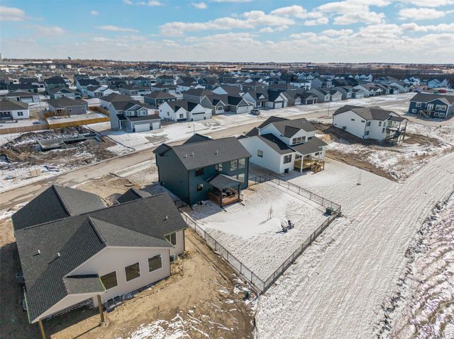 1325 NW Yorktown Drive, Waukee, IA 50263