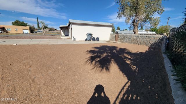 8327 SAGELAND Way, El Paso, TX 79907