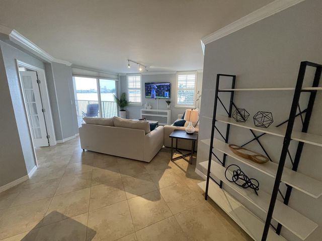 1801 N Flagler Drive 502, West Palm Beach, FL 33407