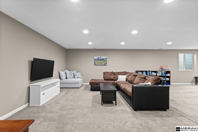 18911 Josephine Street, Omaha, NE 68136