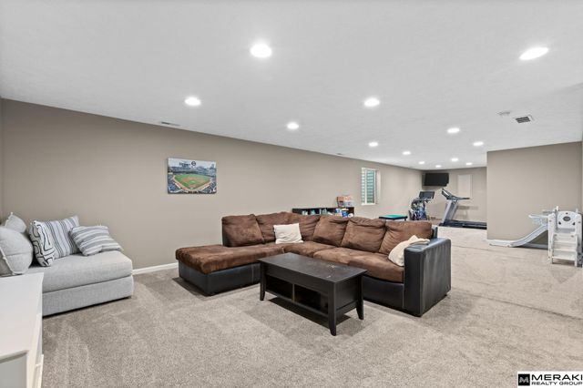 18911 Josephine Street, Omaha, NE 68136