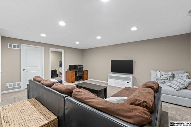 18911 Josephine Street, Omaha, NE 68136