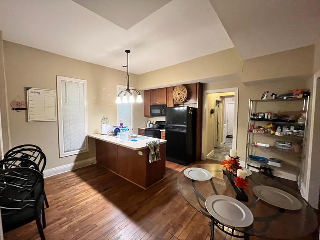 242 Maria Avenue, Saint Paul, MN 55106