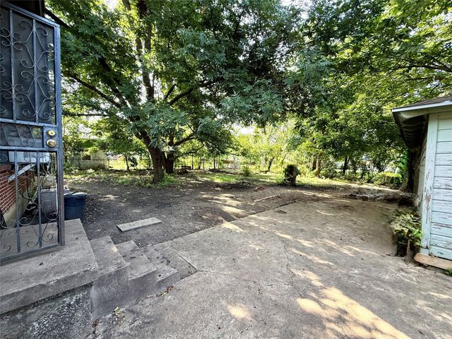 4310 Dawes Drive, Dallas, TX 75211