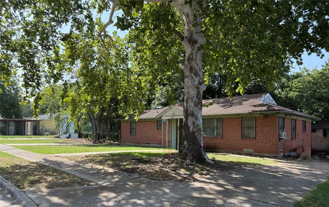 4310 Dawes Drive, Dallas, TX 75211