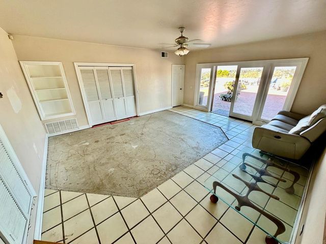 880 Crest View Rd, Vista, CA 92081