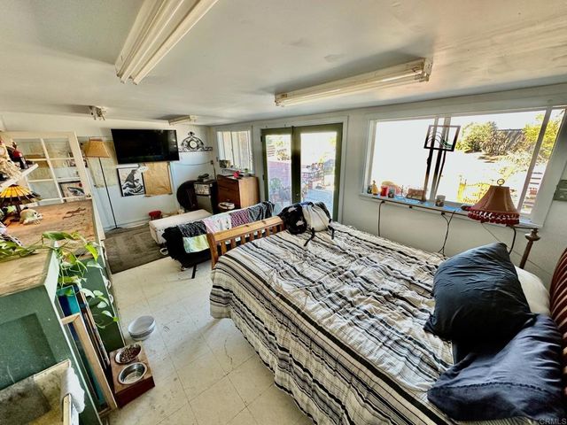880 Crest View Rd, Vista, CA 92081