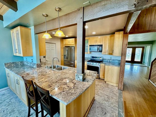 880 Crest View Rd, Vista, CA 92081