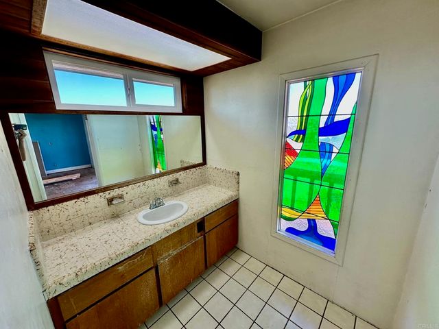 880 Crest View Rd, Vista, CA 92081