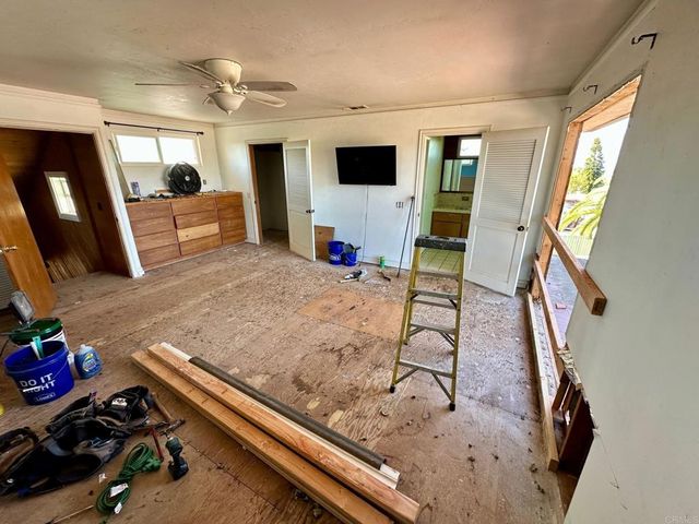 880 Crest View Rd, Vista, CA 92081