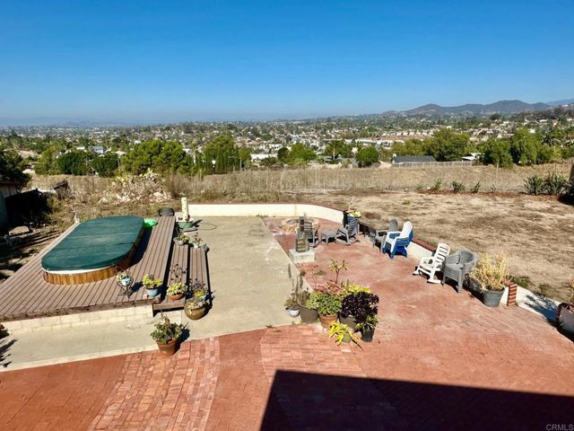 880 Crest View Rd, Vista, CA 92081