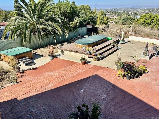 880 Crest View Rd, Vista, CA 92081