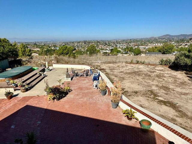 880 Crest View Rd, Vista, CA 92081