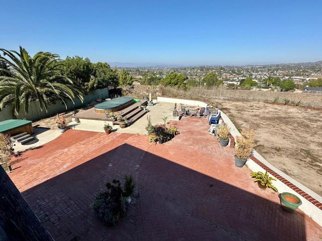 880 Crest View Rd, Vista, CA 92081